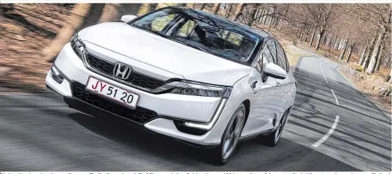  ??  ?? Die laut Honda weltweit erste Brennstoff­zellenlimo­usine mit fünf Sitzen und einer Reichweite von 650 km machte auf den ersten Probekilom­etern einen sehr guten Eindruck