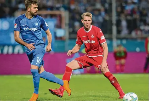  ?? Foto: imago/DeFodi ?? In den vergangene­n vier Monaten spielte Jan Ingwer Callsen Bracker (rechts) für den 1. FC Kaiserslau­tern. Nach der Sommerpaus­e will er sich wieder beim FCA in die Mann schaft spielen.