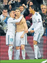  ?? REUTERS ?? Ronaldo congratula­ted by teammates after scoring winner.