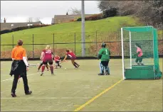  ?? 01_A12hockey0­4 ?? Lorraine Hewie smashes home the first goal.