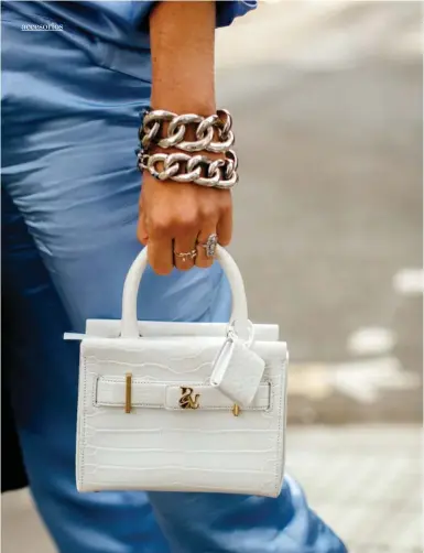  ??  ?? #ELLETIP
No uses el brazalete con otras pulseras. Deja que sea el único protagonis­ta.