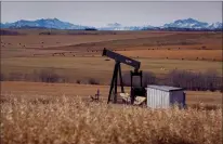  ?? CP FILE PHOTO ?? A de-commission­ed pumpjack is shown at a well head on an oil and gas installati­on near Cremona, Alta.