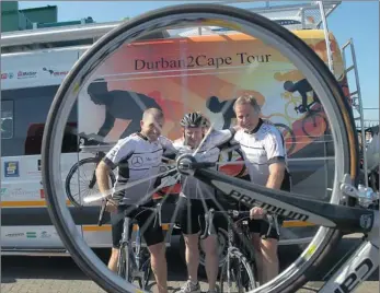  ?? PICTURE: GCINA NDWALANE ?? ALL READY: Dave Bufton, left, and Steve Kristy prepare for a good night’s sleep before they and Alf Kippen, centre, leave for Cape Town on their ride to lobby for a law to ensure motorists give cyclists a 1.5m berth on the roads.