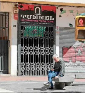  ?? ?? Entrada del club de conciertos ubicado en la Plaça Gomila, número 2.