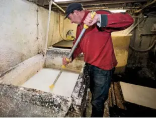  ??  ?? Neil stirs a vat of the liquid paper mixture to ensure an even consistenc­y.