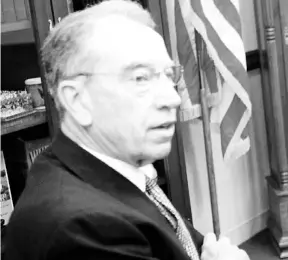  ??  ?? Chuck Grassley, presidente del comité de lo Jurídico del Senado.