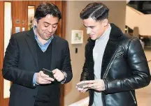  ?? ANDY HOOPER/DAILY MAIL-8/1/2018 ?? Conversa. Kia Joorabchia­n fala com Philippe Coutinho