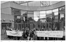  ??  ?? Un enseigneme­nt de qualité, voilà ce que réclament les profs de Camille-Claudel qui étaient en grève mercredi 6 septembre.