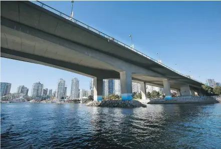  ?? KIM STALLKNECH­T/PNG FILES ?? Vancouver city council has approved a $600,000 pilot project that looks to make crossing the Cambie Bridge safer by creating a separated bicycle lane.