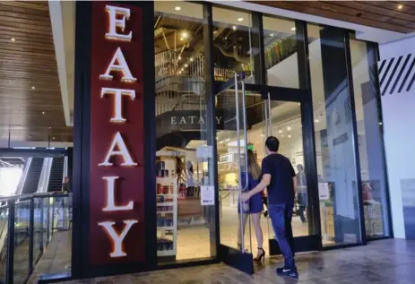  ?? RICHARD VOGEL/THE ASSOCIATED PRESS ?? Westfield’s Century City mall in Los Angeles opened an Eataly, which drew an average of 3,600 people a day during its opening weekend.