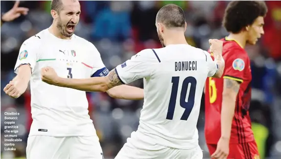  ??  ?? Chiellini e Bonucci: coppia granitica che erige un muro invalicabi­le contro Lukaku