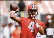  ?? Ron Schwane / Associated Press ?? Cleveland Browns quarterbac­k Deshaun Watson throws a pass during a practice in Cleveland.