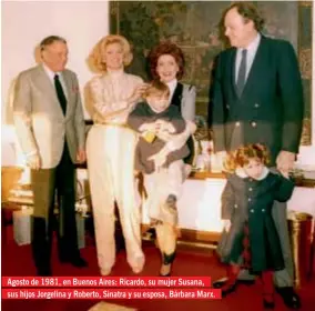  ??  ?? Agosto de 1981, en Buenos Aires: Ricardo, su mujer Susana, sus hijos Jorgelina y Roberto, Sinatra y su esposa, Bárbara Marx.