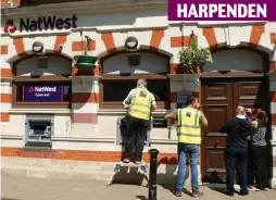  ??  ?? Closed: NatWest shut branch in busy Hertfordsh­ire town HARPENDEN
