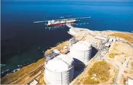  ?? SEMPRA ?? La instalació­n de GNL de Energía Costa Azul en las afueras de Ensenada, Baja California.