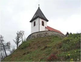  ?? FOTO: MARJAN BRADEŠKO ?? Polhograjs­ka gora s cerkvico sv. Lovrenca