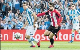  ?? FOTO: L. M. UNCITI ?? ¿Otro derbi?
Oyarzabal está por la labor de volver a enfrentars­e a Beñat