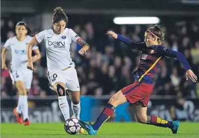  ?? ALEX CAPARROS / GETTY ?? Cristiane intenta regatear a la barcelonis­ta Gemma Gili en la Champions de la temporada pasada