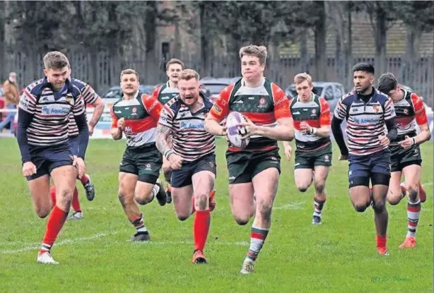  ?? ED THOMAS PHOTOS ?? Action from Saturday’s North One West clash between Firwood Waterloo and Birkenhead Park