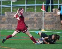  ?? PETE BANNAN — DIGITAL FIRST MEDIA ?? Downingtow­n East goalie Courtney Dunlop stops Henderson’s Kate Gordon on Wednesday.