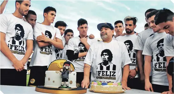  ??  ?? Diego Maradona se siente orgulloso de sus jugadores que le han respondido. / FOTO: CORTESÍA
