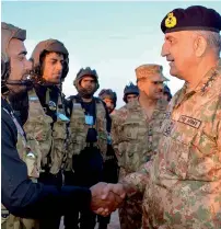  ?? APP ?? Chief of the Army Staff General Qamar Javed Bajwa meets with the troops during his visit to witness Winter Collective Training Exercise of mechanised formation in Bahawalpur. —