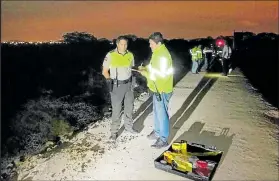  ??  ?? José Luis Bravo Manzaba fue llevado a este sector desolado de Durán para ser liquidado.