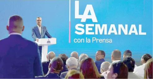  ?? F.E. ?? El presidente Luis Abinader encabezó LA Semanal con la prensa.