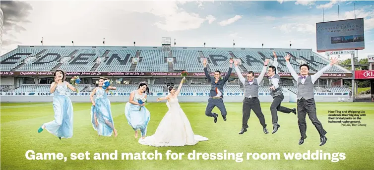  ?? Picture / Ben Chang ?? Han-Ting and Weipeng Liu celebrate their big day with their bridal party on the hallowed rugby ground.