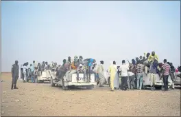  ?? JEROME DELAY — THE ASSOCIATED PRESS FILE ?? Nigerians and third-country migrants head towards Libya from Agadez, Niger.