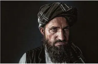  ??  ?? Diesen afghanisch­en Traumather­apeuten fotografie­rte Johannes Müller 2012. Weitere Bilder unter hz.de