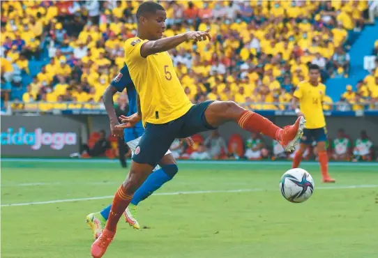  ?? / AFP ?? Wílmar Barrios durante el partido del pasado domingo contra la selección de Brasil, en el estadio Metropolit­ano de Barranquil­la.