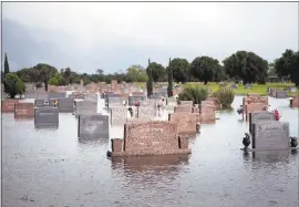  ?? BRENDAN SMIALOWSKI — AGENCE FRANCE-PRESSE VIA GETTY IMAGES ?? A graveyard floods during the aftermath of Hurricane Harvey in Pearland, Texas.