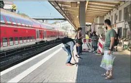  ??  ?? THE STUDY found bystanders on German train platforms were more likely to help a woman who appeared to be Muslim if her behavior seemed more “German.”