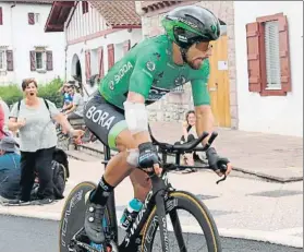  ?? FOTO: AP ?? Peter Sagan no pudo ni colocarse el buzo de la contrarrel­oj individual por las heridas