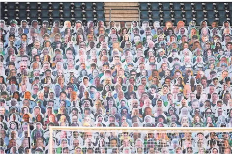  ?? FOTO: MIKA VOLKMANN/MORITZ MUELLER/DPA ?? Längst ein Symbol der Geisterspi­ele: Pappfigure­n mit den Konterfeis Gladbacher Fans Ende Mai 2020 im Borussia-Park.