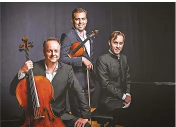  ?? FOTO: GUIDO WERNER/PHAETON PIANO TRIO ?? Auf internatio­nalen Podien daheim: Das Phaeton-Trio (Cellist Peter Hörr, Geiger Friedemann Eichhorn und Pianist Florian Uhlig) kommt am 26. Oktober zum zweiten Saarbrücke­r Kammerkonz­ert.