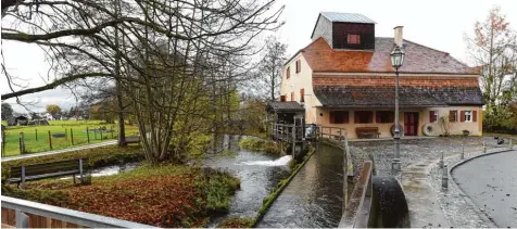  ?? Archivfoto: Marcus Merk ?? Das Klostermüh­lenmuseum in Thierhaupt­en startet in die Saison. Für Kinder und Erwachsene gibt es spezielle Führungen, Vorträge, Märchenerz­ählungen oder Bastelnach mittage in der Papierwerk­statt.