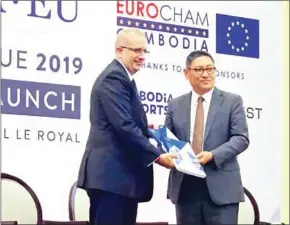  ?? VIA FACEBOOK HENG SOK KUNG ?? Arnaud Darc (left) and Council for the Developmen­t of Cambodia secretary-general Sok Chenda Sophea hold two copies of the EuroCham White Book 2019.