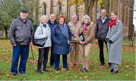  ?? ?? Campaigner­s with Bath MP Wera Hobhouse, far right, at St Martin’s burial ground