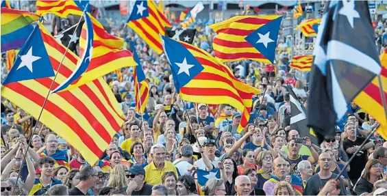  ?? AFP ?? Marcha. Miles de manifestan­tes catalanes salieron a la calle durante un acto masivo por la independen­cia en setiembre de 2023.