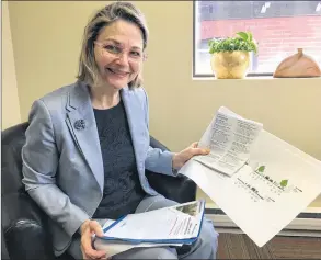  ?? ASHLEY THOMPSON ?? Kentville Mayor Sandra Snow holds documents pertaining to the proposed Webster Street Beautifica­tion and Traffic Calming Project that recently received some mixed reviews in council chambers.