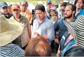  ?? ÉDGAR ROMERO / EXPRESO ?? Recorrido. El ministro de Agricultur­a, Danilo Palacios, en un recorrido.