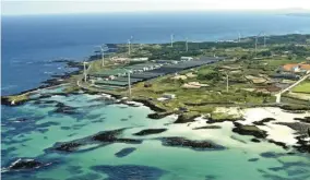  ?? [JEJU SMART GRID TEST-BED / AFP] ?? L’île volcanique de Jeju, en Corée du Sud, un lieu de tourisme, de villégiatu­re et d’expériment­ation grandeur nature de réseaux électrique­s «!intelligen­ts!».