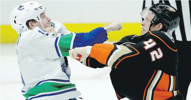  ?? — THE ASSOCIATED PRESS ?? Vancouver forward Derek Dorsett and Anaheim defenceman Josh Manson chuck knuckles during the third period of their game Thursday in Anaheim. Dorsett picked up an instigator penalty after the fight, something he doesn’t quite understand since Manson...