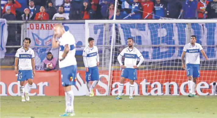  ?? FOTO: AGENCIAUNO ?? El lamento de los jugadores cruzados, por la derrota ante Atlético Paranaense, en San Carlos de Apoquindo.