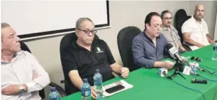  ?? WILSON ARACENA/LISTÍN DIARIO ?? Autoprotec­ción. Productore­s pecuarios de Moca y Licey al Medio informan en rueda de prensa su decisión para defender sus negocios.