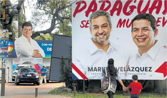  ?? AP ?? Campaña. Los dos candidatos principale­s expusieron propuestas políticas muy similares. También se eligen legislador­es y gobernador­es.