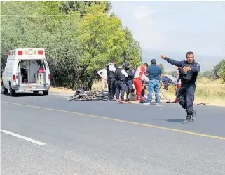  ?? FOTO: TONATIUH HERNÁNDEZ ?? La mujer y dos menores resultaron lesionados.