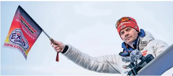  ?? FOTO: DANIEL KARMANN/DPA ?? Er gibt vor, woher der Wind weht: Stefan Horngacher, Bundestrai­ner der deutschen Skispringe­r.